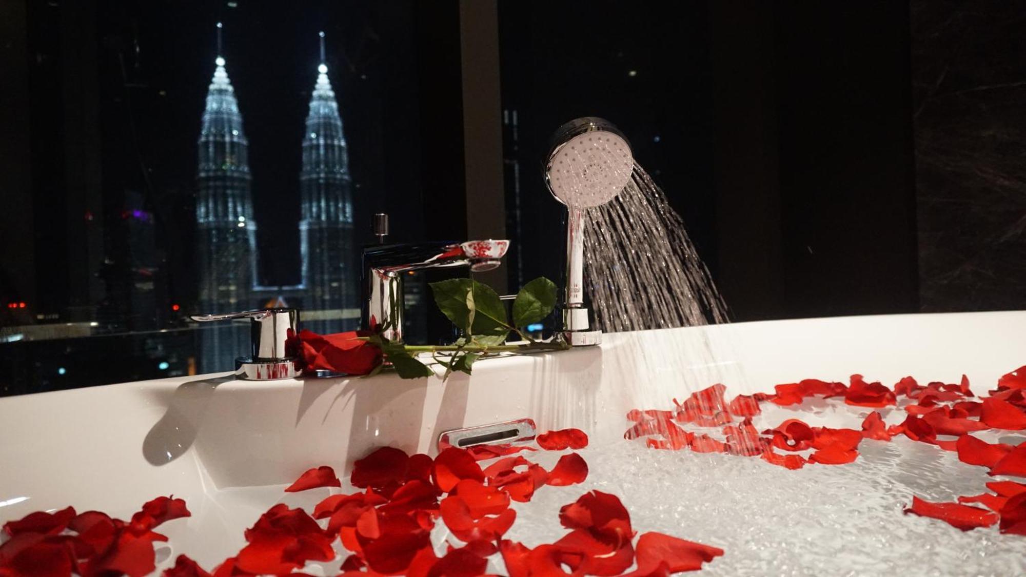 Imperial Luxury Klcc By Moonway *